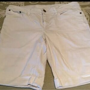 Faded Glory Women's Cream Shorts